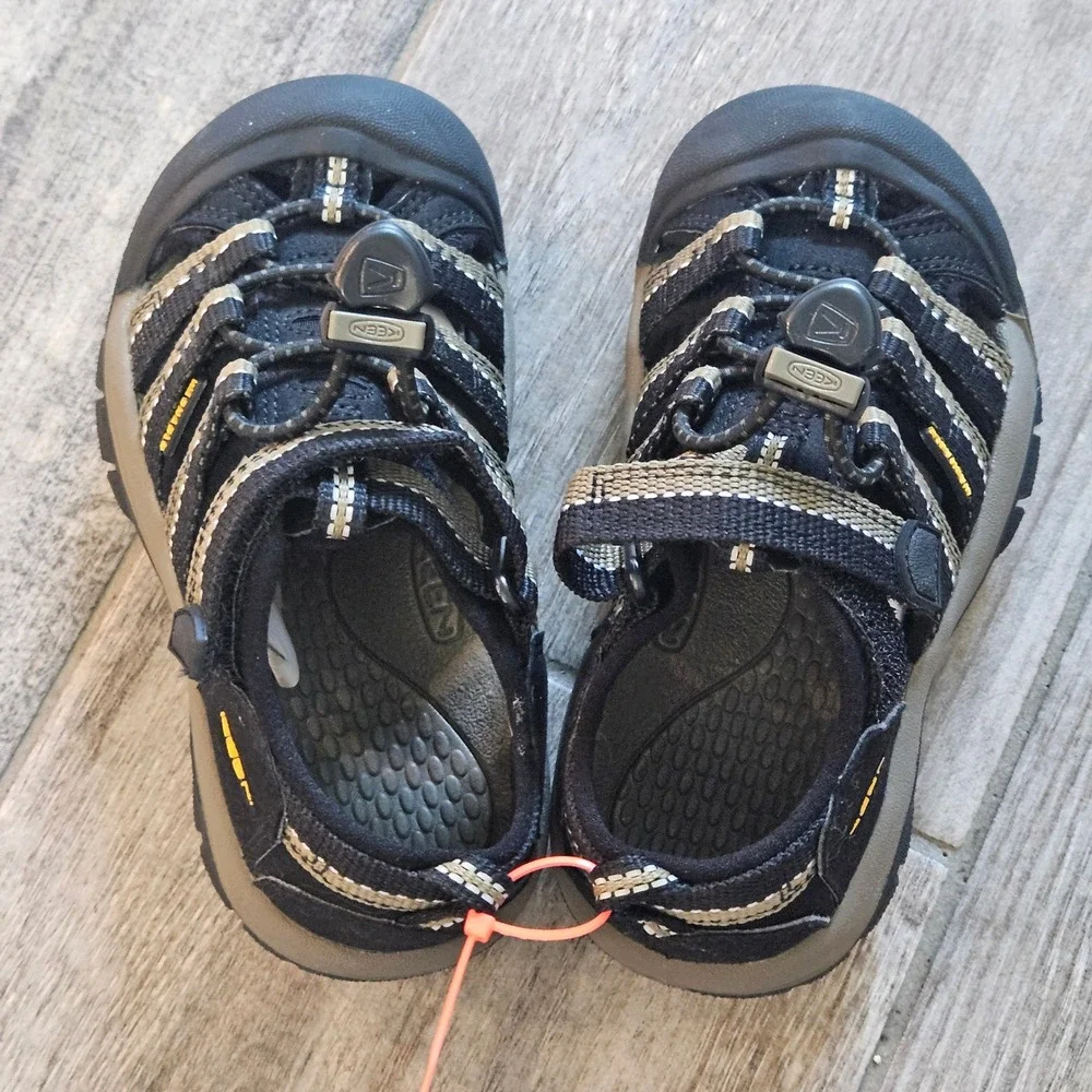 KEEN Newport H2 Sandals Kids 10 Black Olive Closed Toe Water Hiking Shoes